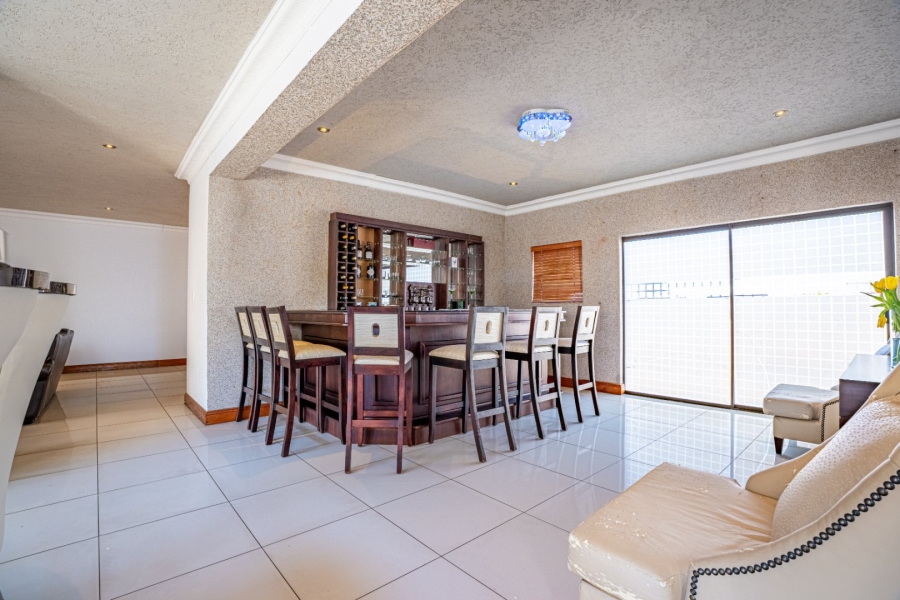 4 Bedroom Property for Sale in Heuwelsig Estate Gauteng