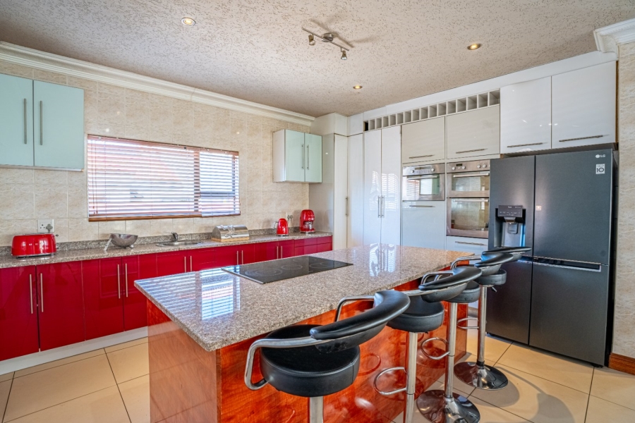 4 Bedroom Property for Sale in Heuwelsig Estate Gauteng