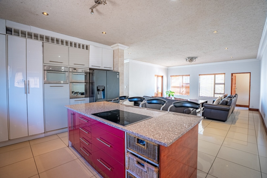 4 Bedroom Property for Sale in Heuwelsig Estate Gauteng