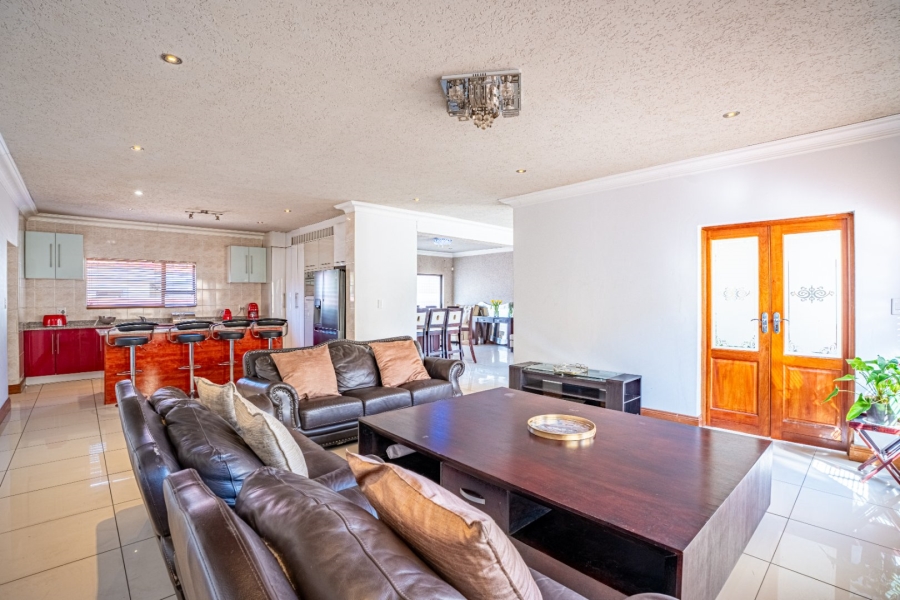 4 Bedroom Property for Sale in Heuwelsig Estate Gauteng