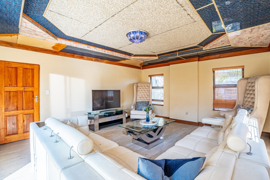 4 Bedroom Property for Sale in Heuwelsig Estate Gauteng