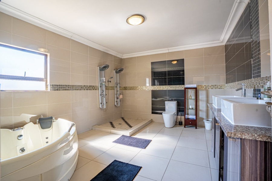 4 Bedroom Property for Sale in Heuwelsig Estate Gauteng