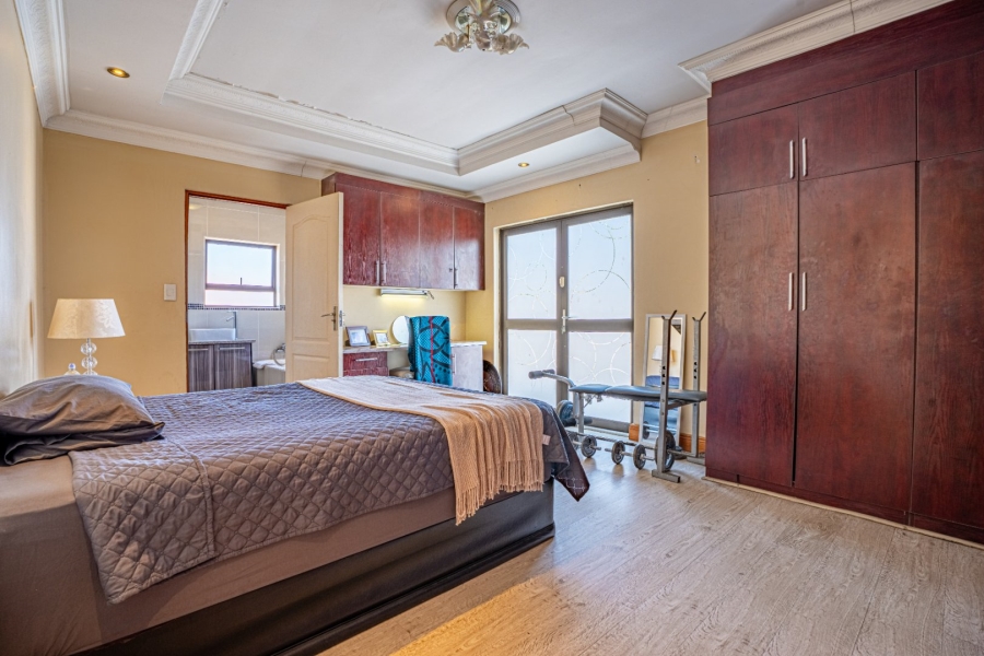 4 Bedroom Property for Sale in Heuwelsig Estate Gauteng