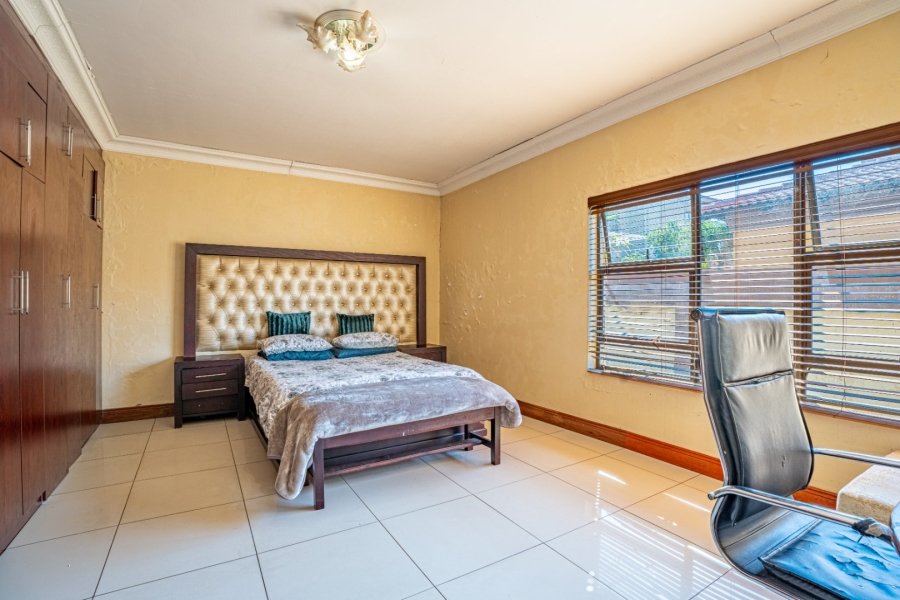 4 Bedroom Property for Sale in Heuwelsig Estate Gauteng