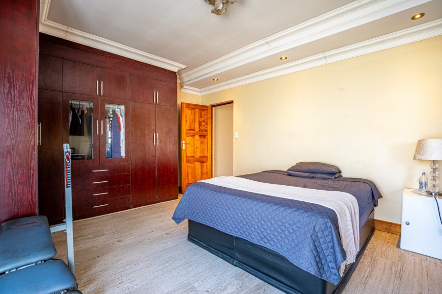 4 Bedroom Property for Sale in Heuwelsig Estate Gauteng