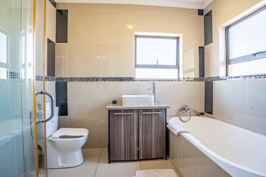 4 Bedroom Property for Sale in Heuwelsig Estate Gauteng