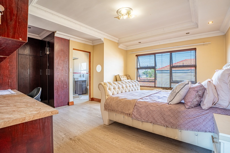 4 Bedroom Property for Sale in Heuwelsig Estate Gauteng