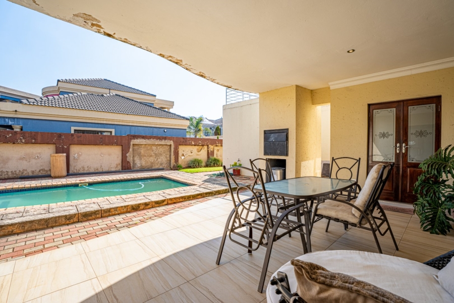 4 Bedroom Property for Sale in Heuwelsig Estate Gauteng