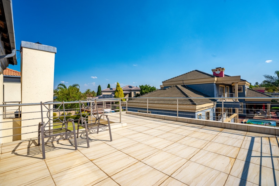 4 Bedroom Property for Sale in Heuwelsig Estate Gauteng