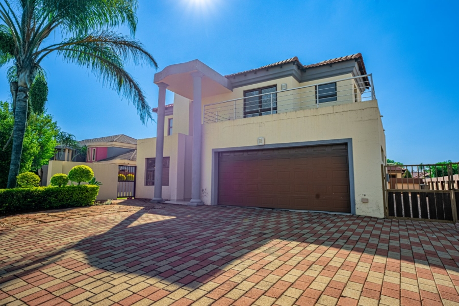 4 Bedroom Property for Sale in Heuwelsig Estate Gauteng