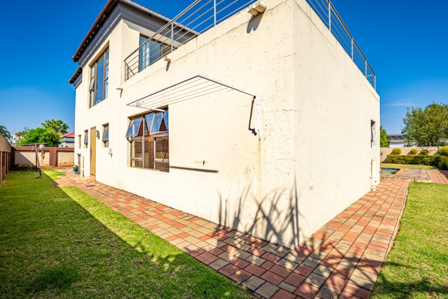 4 Bedroom Property for Sale in Heuwelsig Estate Gauteng