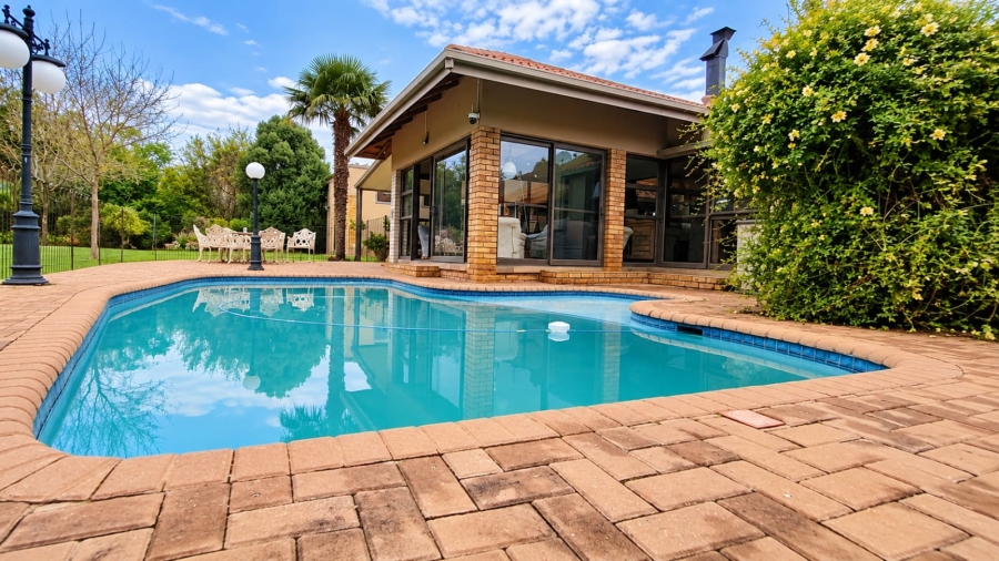 6 Bedroom Property for Sale in Three Rivers East Gauteng
