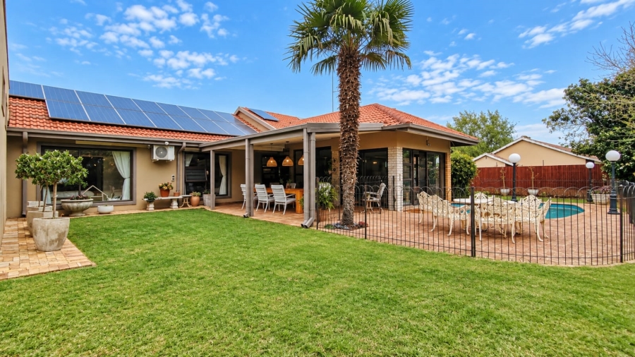 6 Bedroom Property for Sale in Three Rivers East Gauteng