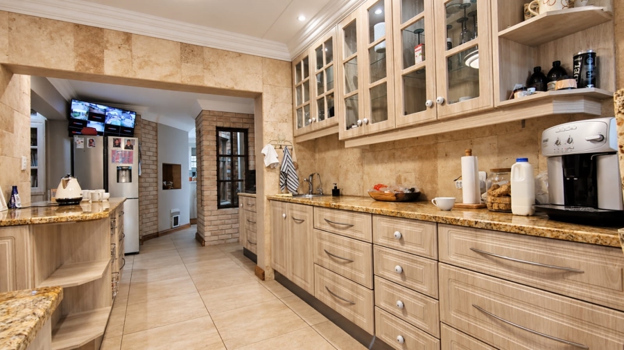 6 Bedroom Property for Sale in Three Rivers East Gauteng