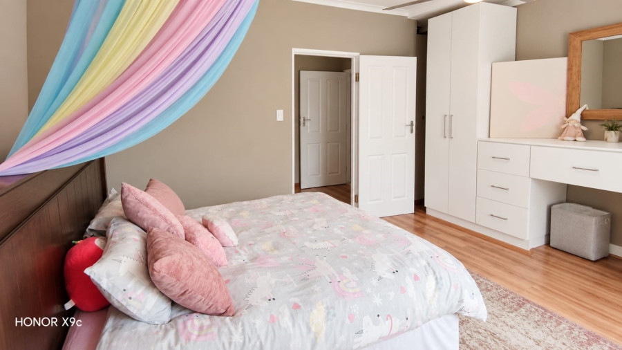 6 Bedroom Property for Sale in Three Rivers East Gauteng