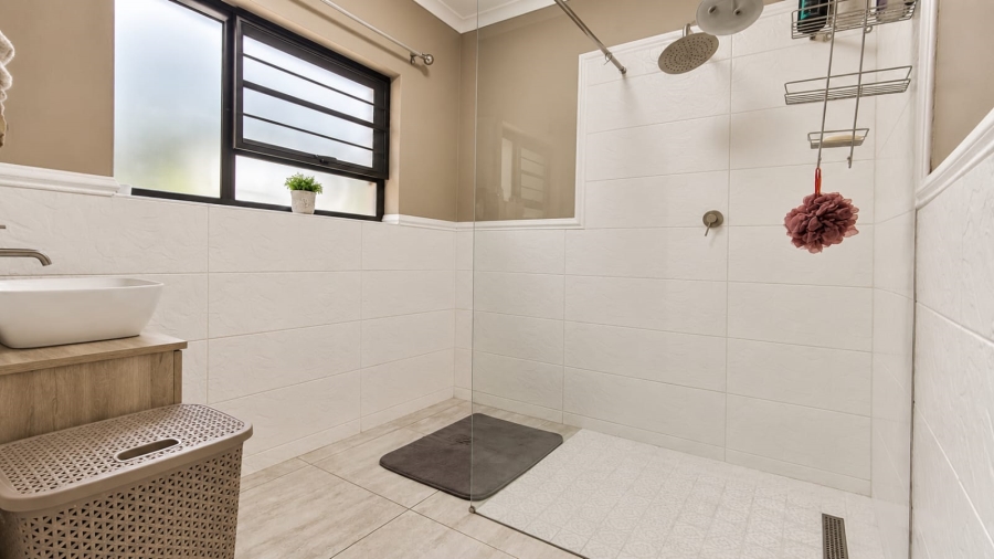 6 Bedroom Property for Sale in Three Rivers East Gauteng