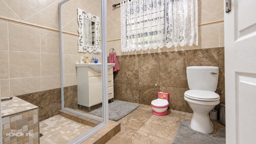 6 Bedroom Property for Sale in Three Rivers East Gauteng