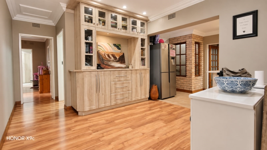 6 Bedroom Property for Sale in Three Rivers East Gauteng