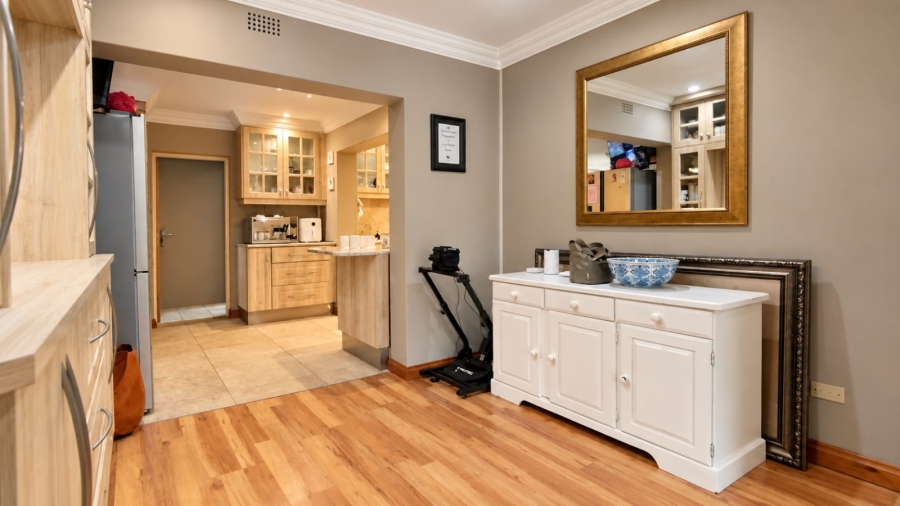 6 Bedroom Property for Sale in Three Rivers East Gauteng