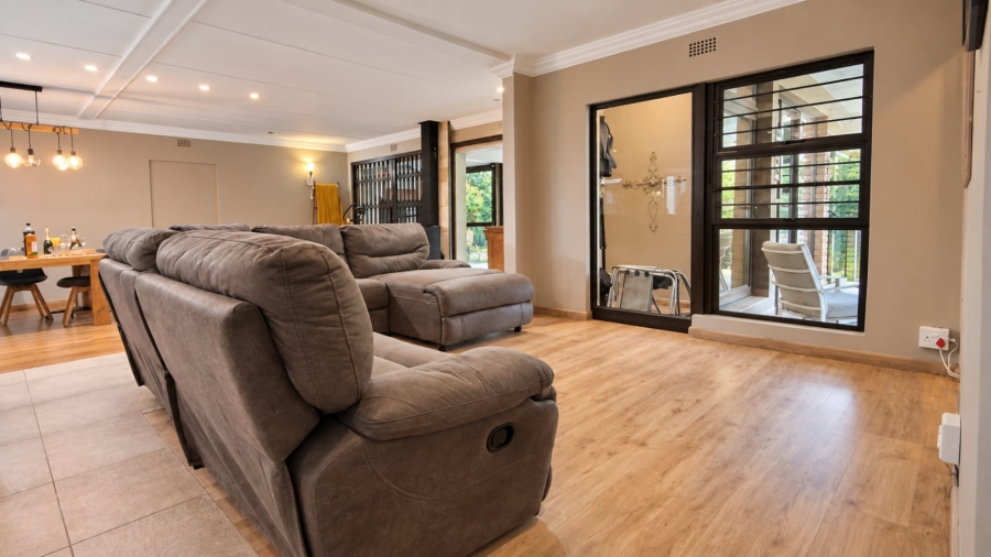 6 Bedroom Property for Sale in Three Rivers East Gauteng