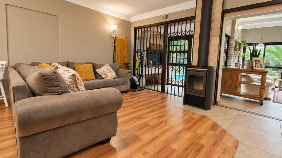 6 Bedroom Property for Sale in Three Rivers East Gauteng