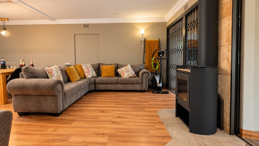 6 Bedroom Property for Sale in Three Rivers East Gauteng