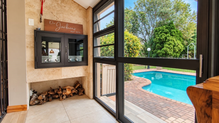 6 Bedroom Property for Sale in Three Rivers East Gauteng