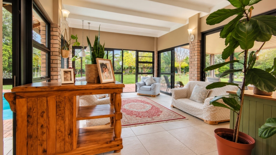 6 Bedroom Property for Sale in Three Rivers East Gauteng