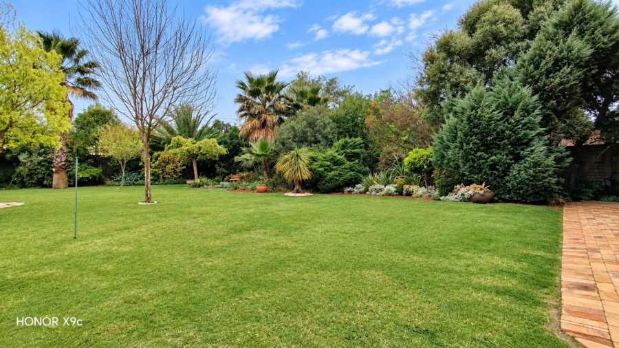 6 Bedroom Property for Sale in Three Rivers East Gauteng