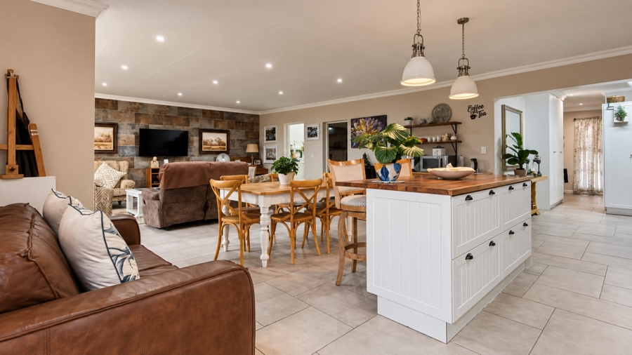 6 Bedroom Property for Sale in Three Rivers East Gauteng