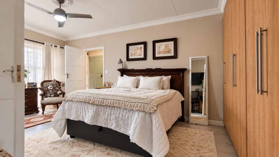 6 Bedroom Property for Sale in Three Rivers East Gauteng