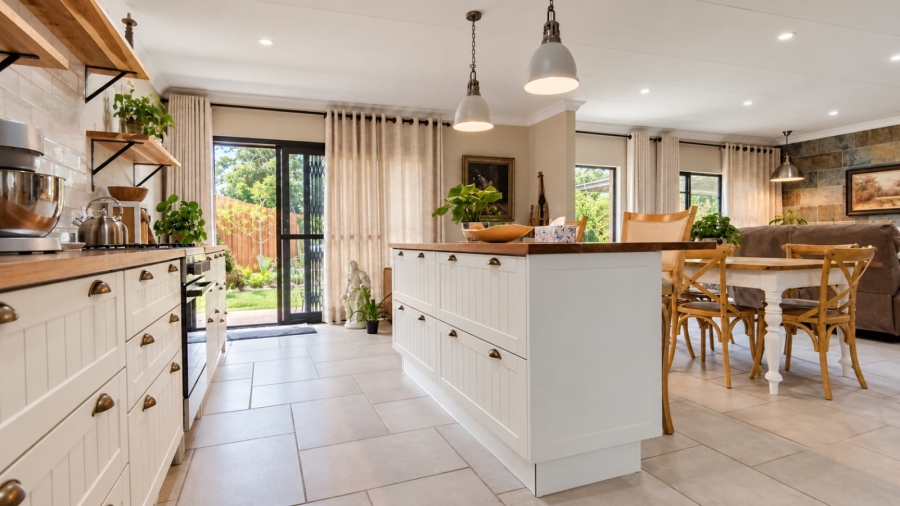 6 Bedroom Property for Sale in Three Rivers East Gauteng