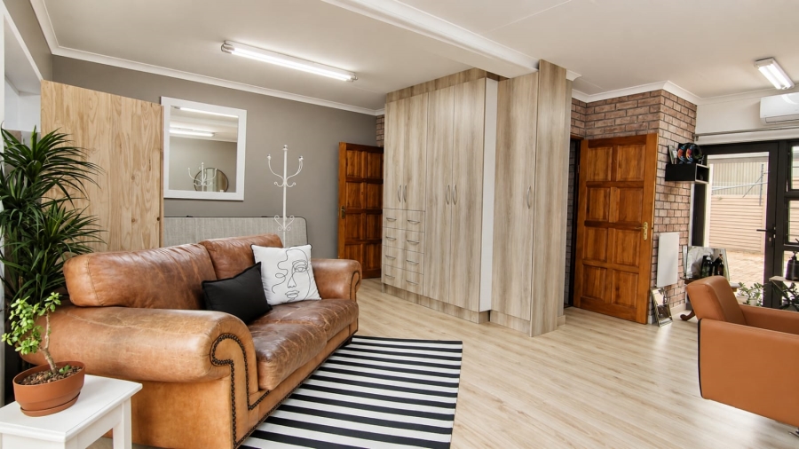 6 Bedroom Property for Sale in Three Rivers East Gauteng