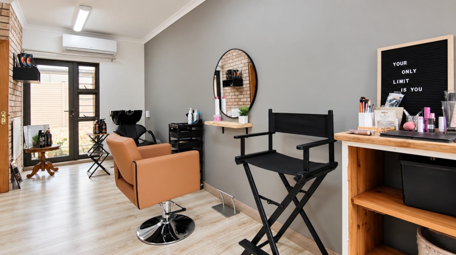 6 Bedroom Property for Sale in Three Rivers East Gauteng