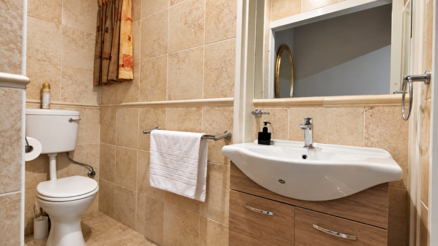 6 Bedroom Property for Sale in Three Rivers East Gauteng