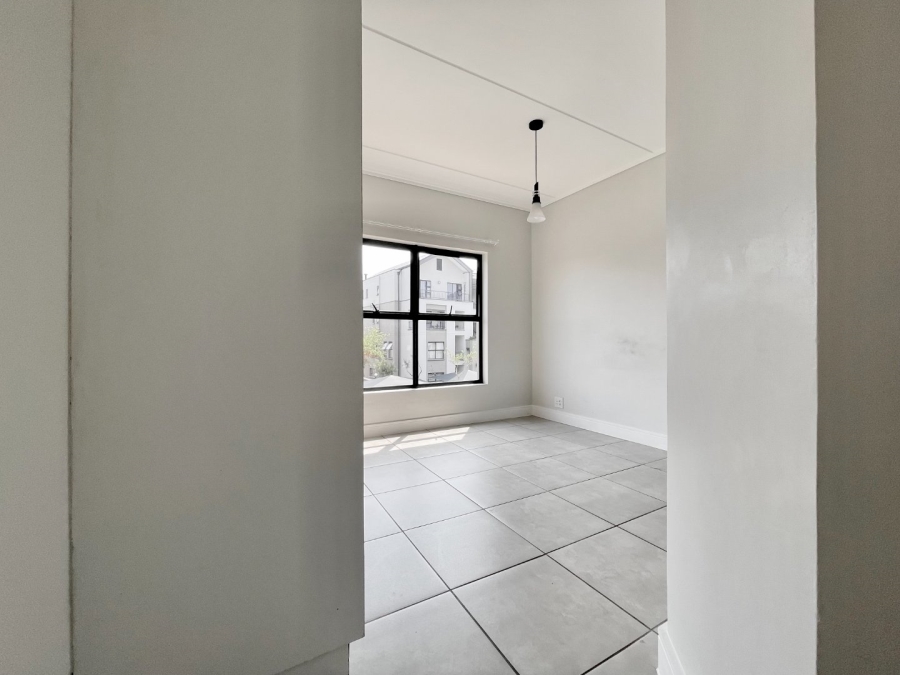 To Let 2 Bedroom Property for Rent in Waterfall Gauteng