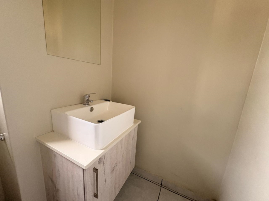  Bedroom Property for Sale in Grand Central Gauteng