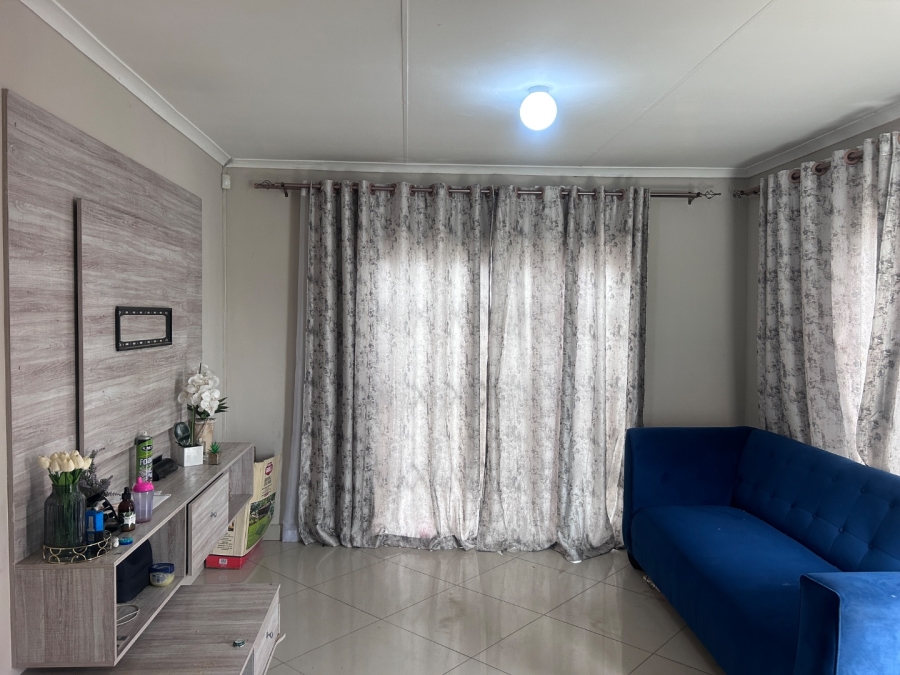 To Let 3 Bedroom Property for Rent in Blue Hills Gauteng