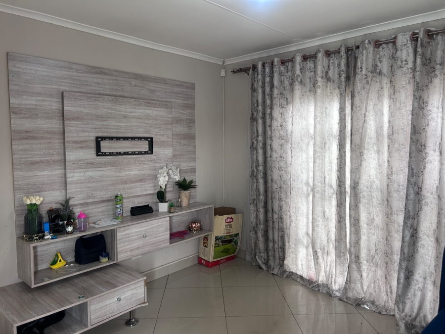 To Let 3 Bedroom Property for Rent in Blue Hills Gauteng