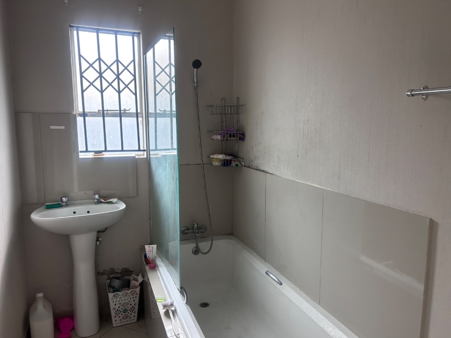 To Let 3 Bedroom Property for Rent in Blue Hills Gauteng