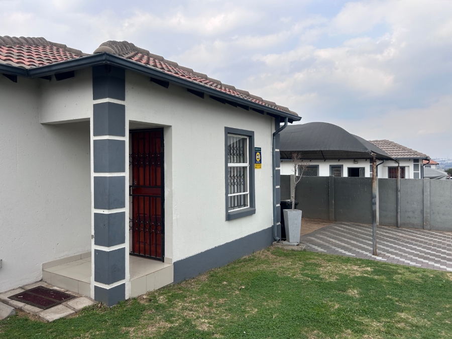 To Let 3 Bedroom Property for Rent in Blue Hills Gauteng