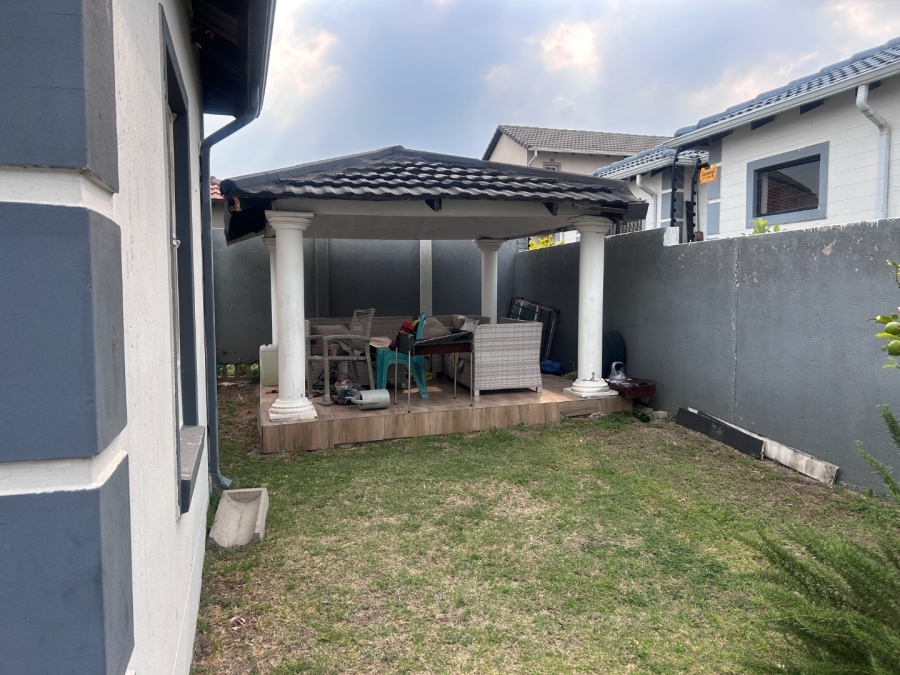 To Let 3 Bedroom Property for Rent in Blue Hills Gauteng