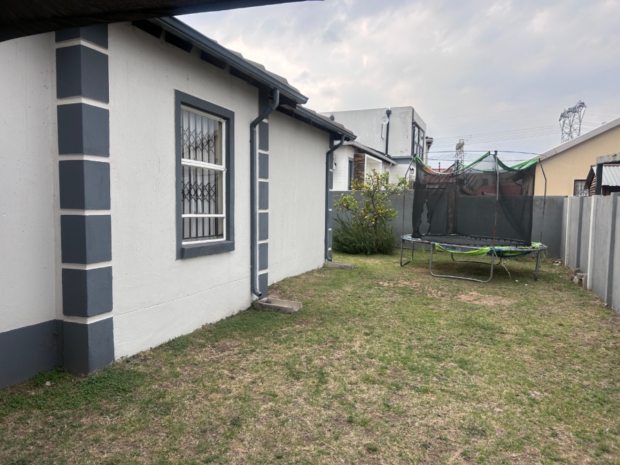 To Let 3 Bedroom Property for Rent in Blue Hills Gauteng