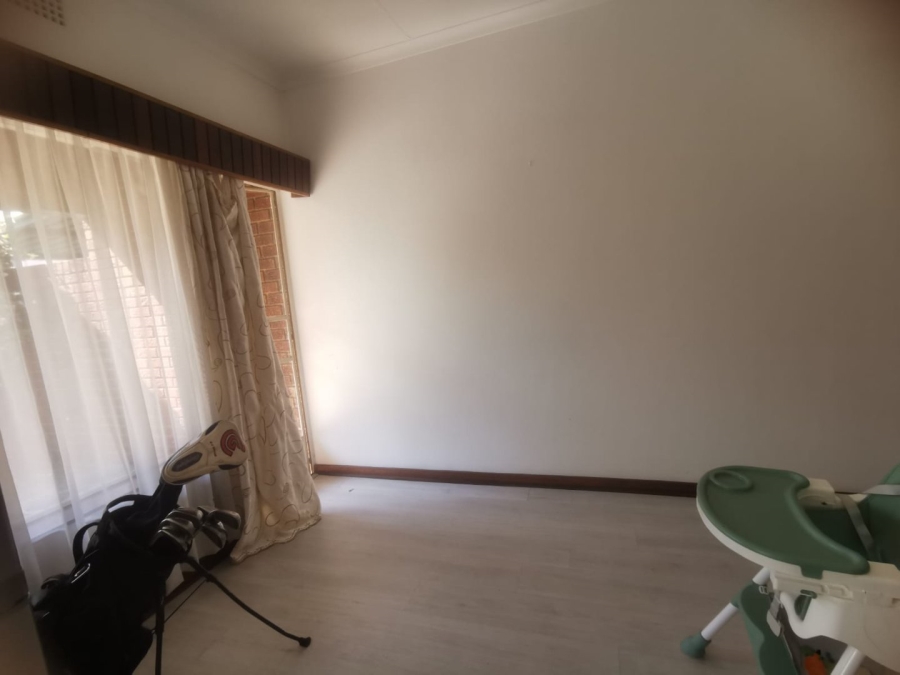 4 Bedroom Property for Sale in Mulbarton Gauteng