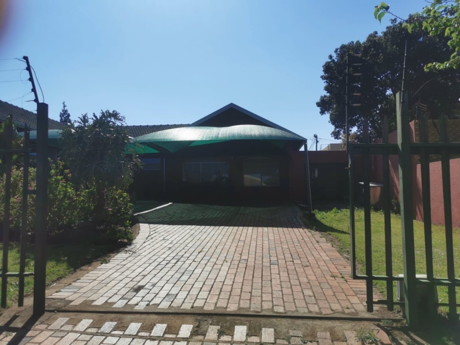 4 Bedroom Property for Sale in Mulbarton Gauteng