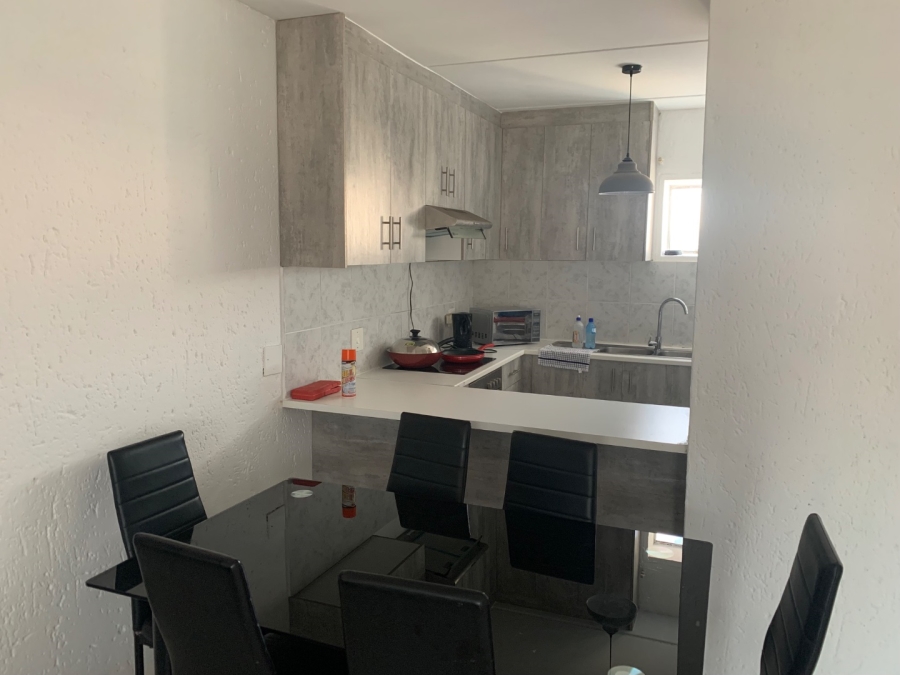 2 Bedroom Property for Sale in Mulbarton Gauteng