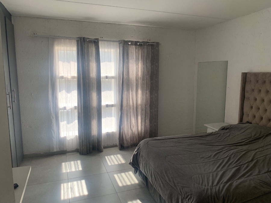 2 Bedroom Property for Sale in Mulbarton Gauteng