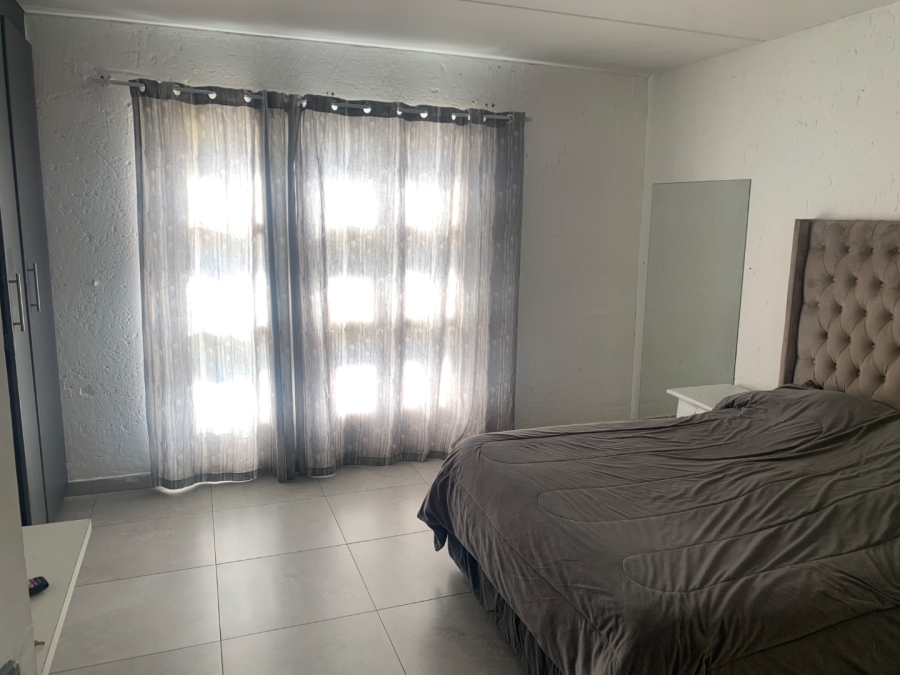 2 Bedroom Property for Sale in Mulbarton Gauteng