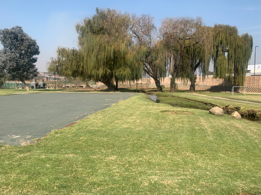 2 Bedroom Property for Sale in Mulbarton Gauteng