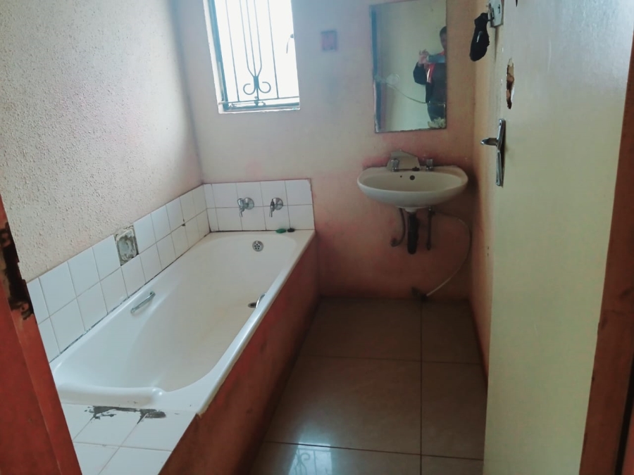  Bedroom Property for Sale in Lawley Gauteng
